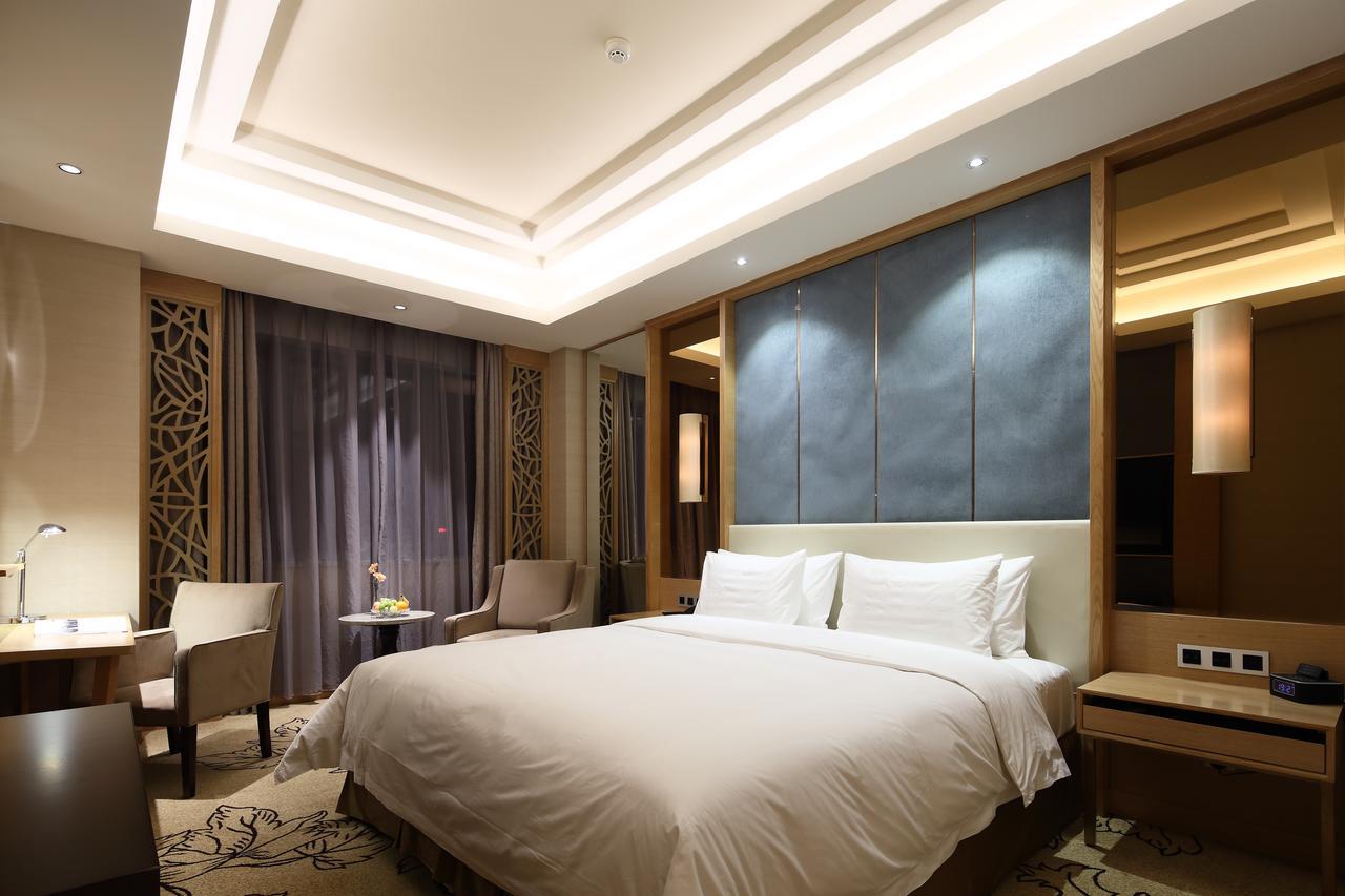 Jinan Luxury Blue Horizon Hotel Екстериор снимка