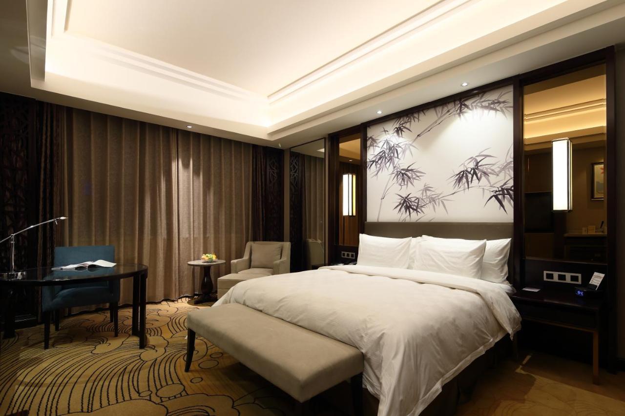 Jinan Luxury Blue Horizon Hotel Екстериор снимка