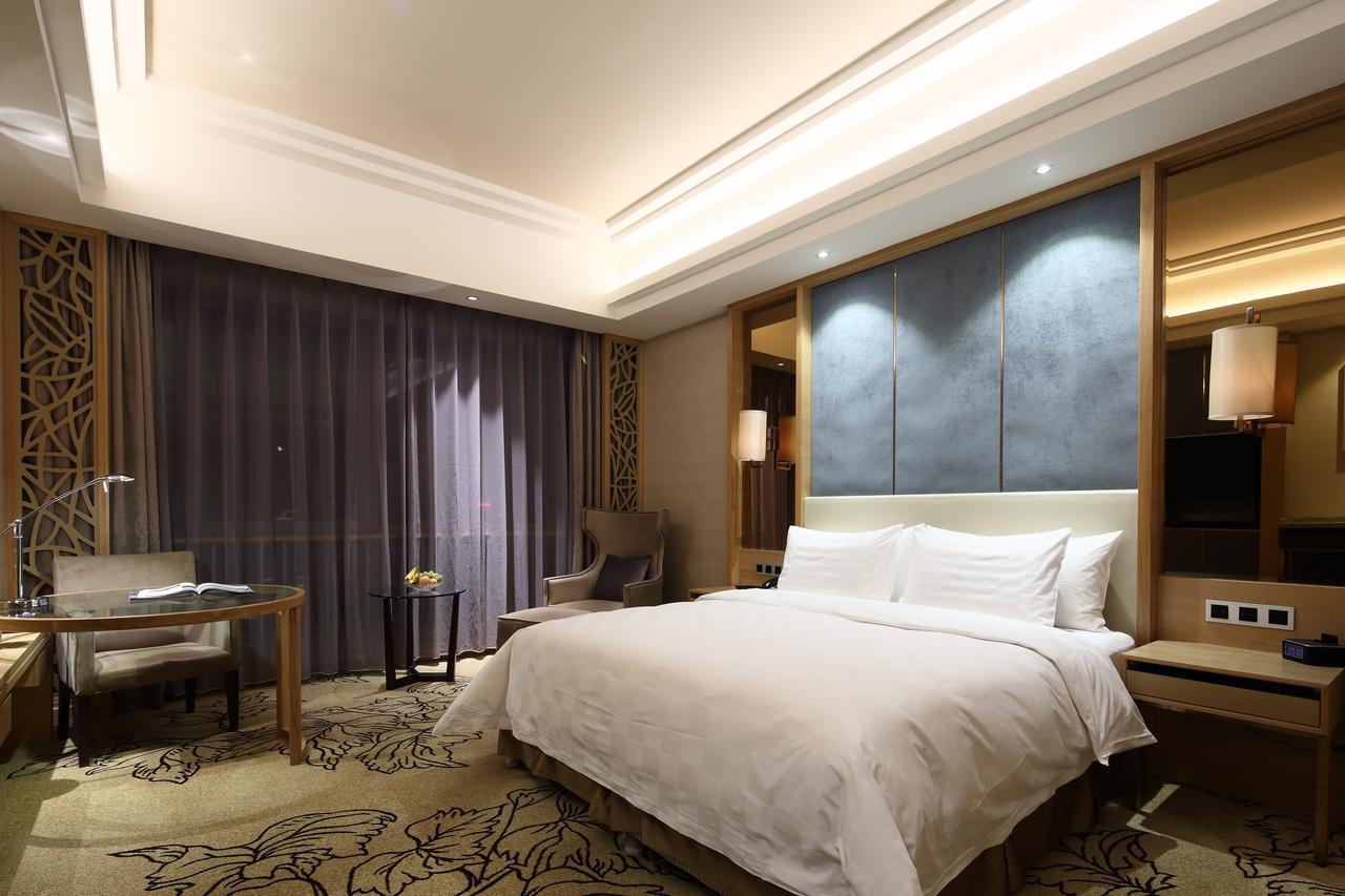 Jinan Luxury Blue Horizon Hotel Екстериор снимка