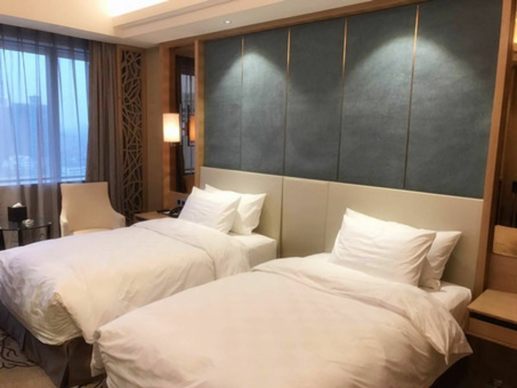Jinan Luxury Blue Horizon Hotel Екстериор снимка
